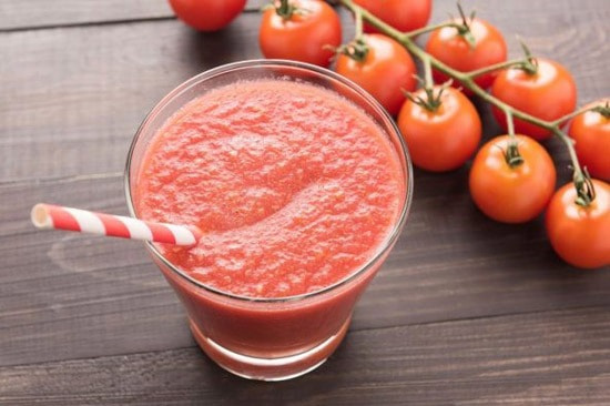 Uống sinh tố cà chua giúp trị nám từ bên trong