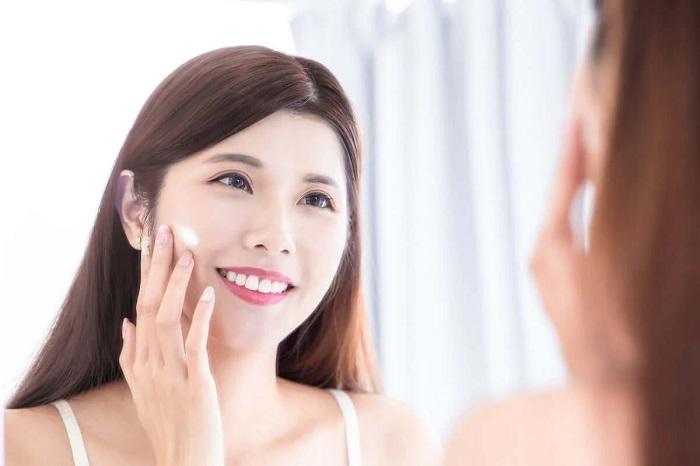 Dưỡng ẩm cho da giúp giảm tình trạng mụn