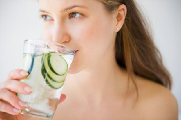 Uống Đủ Nước Và Ăn Thực Phẩm Giàu Nước