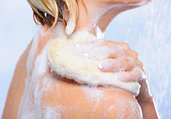 Điều Chỉnh Thói Quen Tắm Để Bảo Vệ Độ Ẩm Của Da